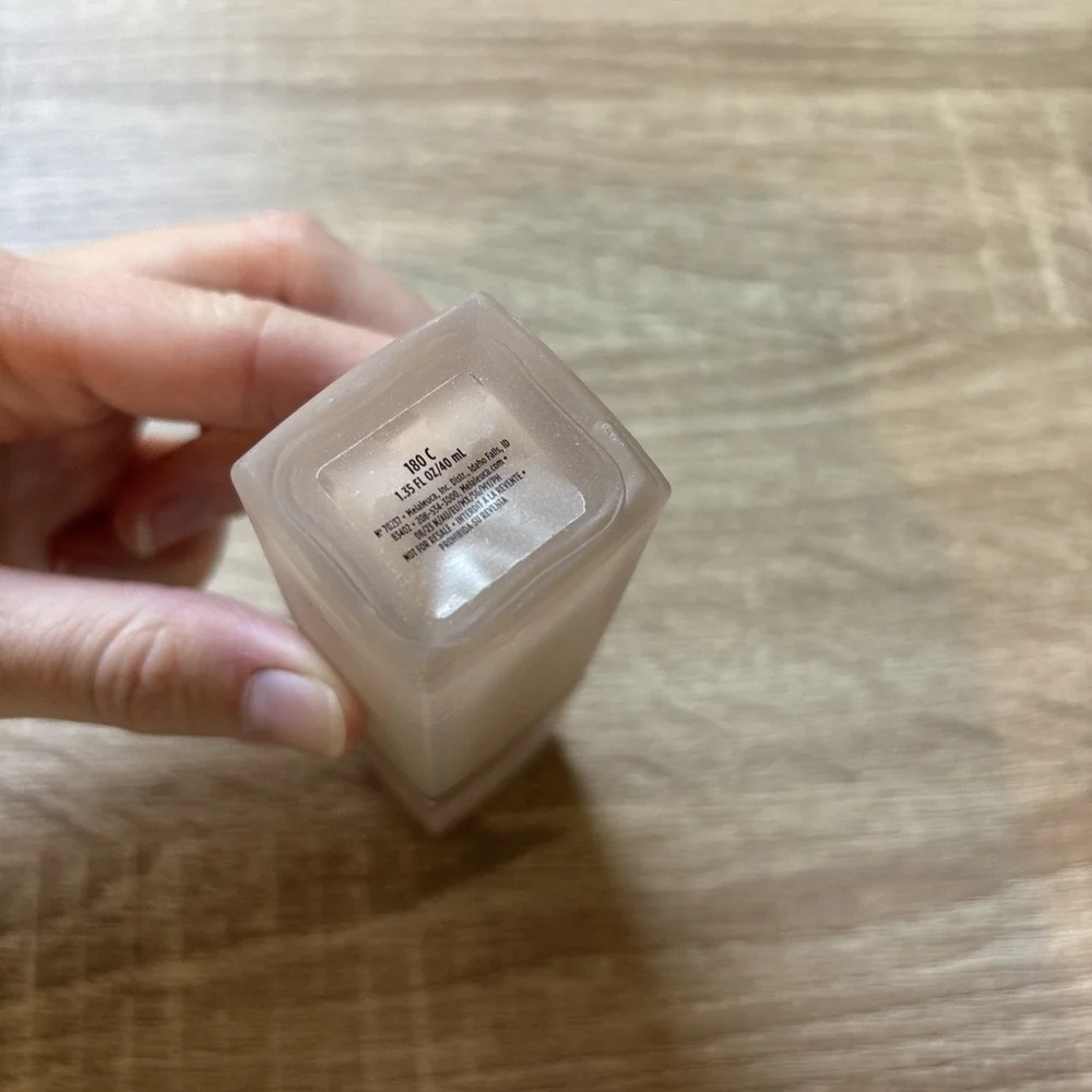 Sei Bella Flawless Liquid Foundation 1.35 fl Oz 180C Full Size NEW